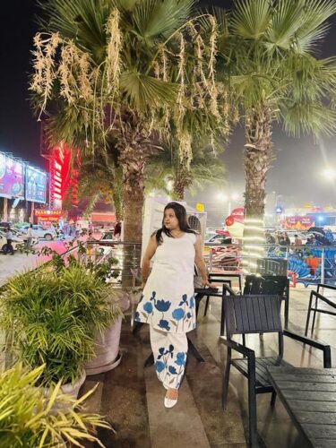 White Floral Sleeveless Kurti with Pant photo review